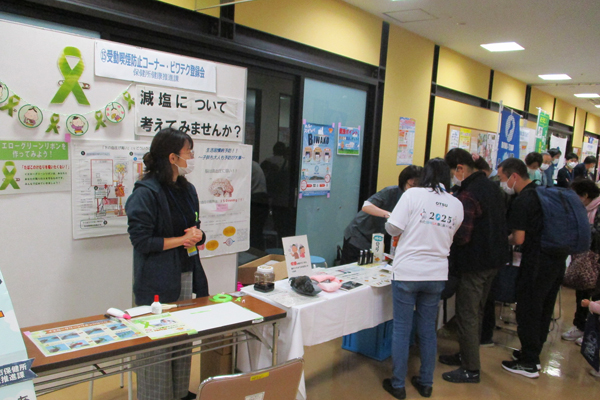 「受動喫煙防止コーナー・ビワテク登録会」の様子