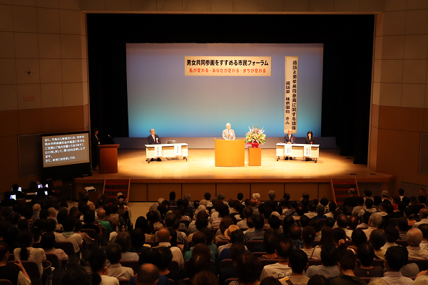 挨拶をする佐藤市長の様子