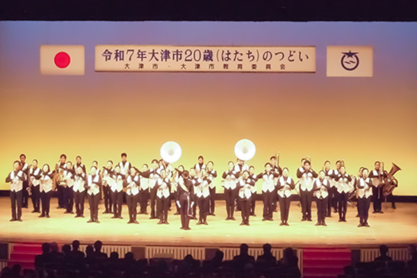 比叡山高等学校吹奏楽委員会の演奏の様子