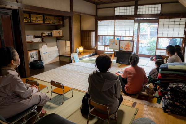 大津百町館での「湖都の葉おはなし会」の様子