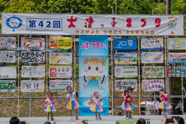 子どもたちのダンス発表「キッズ オン ステージ」の様子