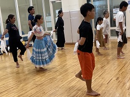 マリネラを踊る様子