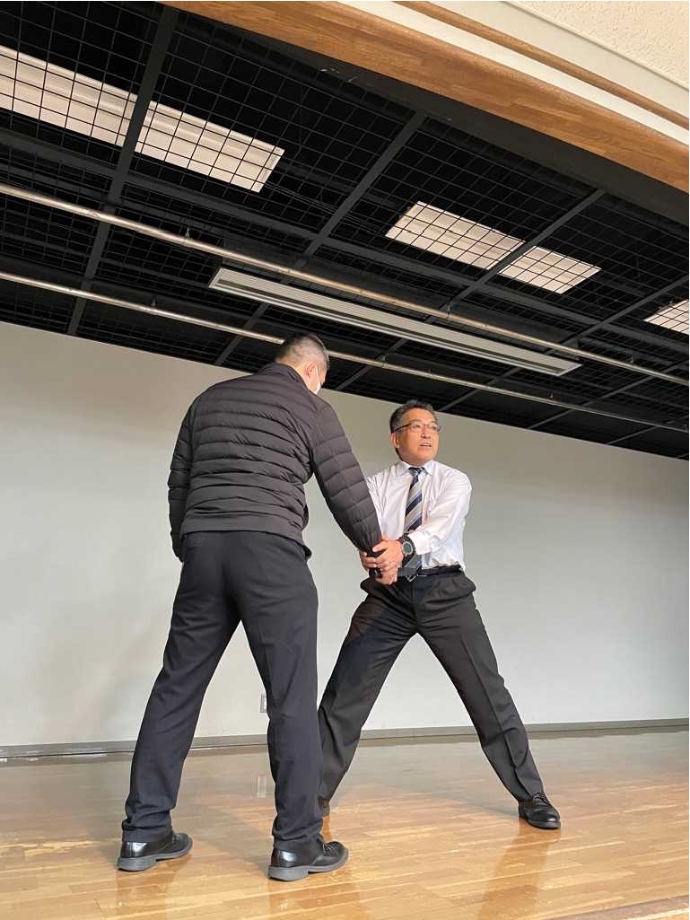 護身術講座 講師によるデモンストレーションの様子