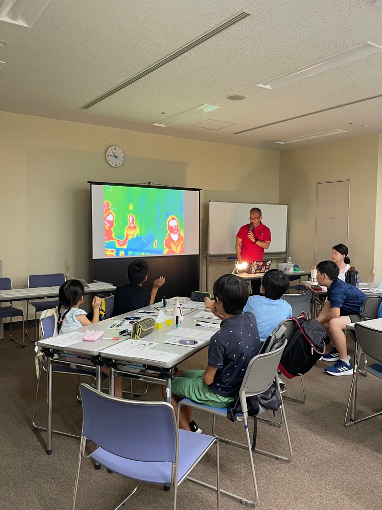 夏休みの実験教室 会場の様子