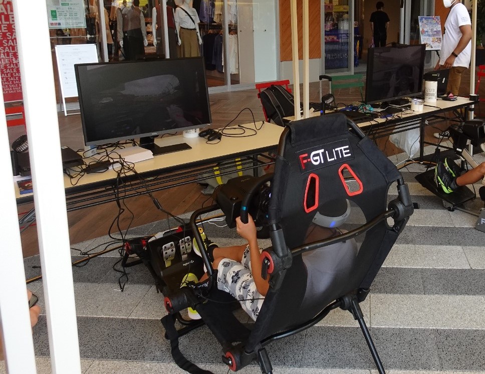 ゲームをする男の子