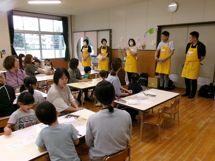 手形アートに参加していることろ