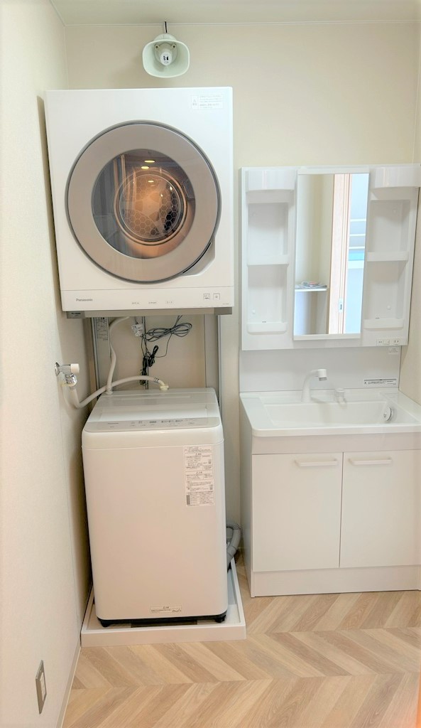 女性仮眠室 洗面所、洗濯機の写真