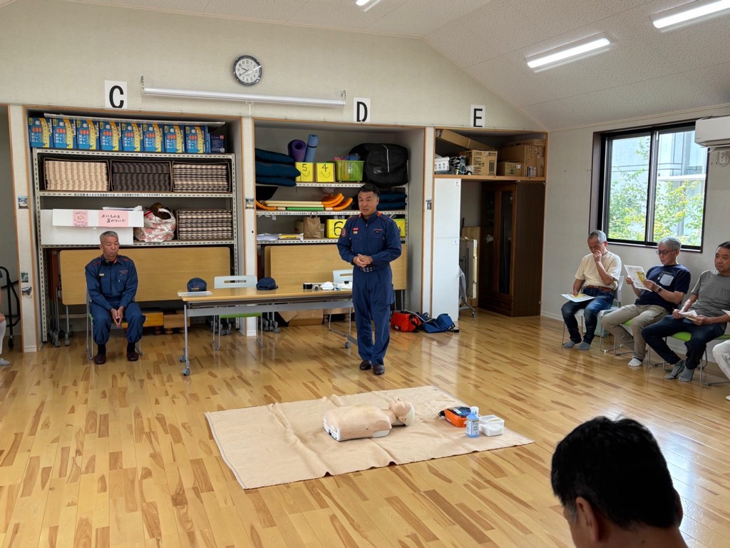 応急手当の説明を行っている様子