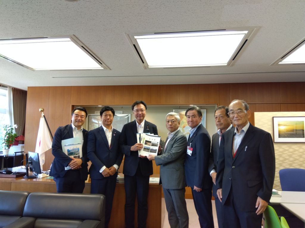 会議 記念撮影の様子