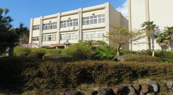 学校の全景