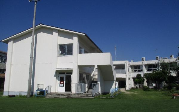 学校の全景