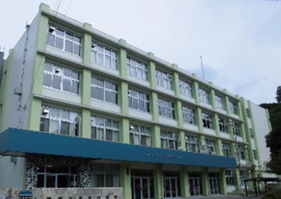 学校の全景