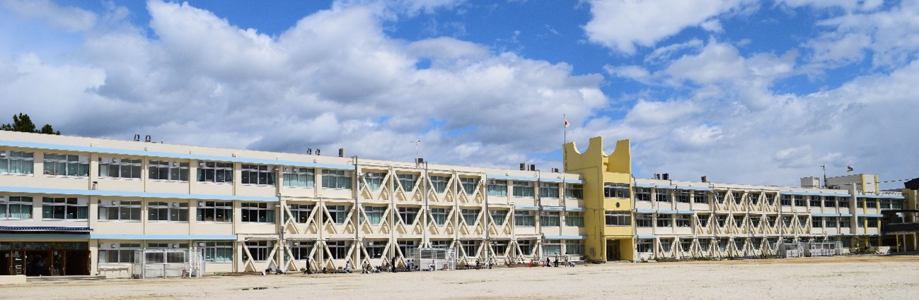 学校の全景