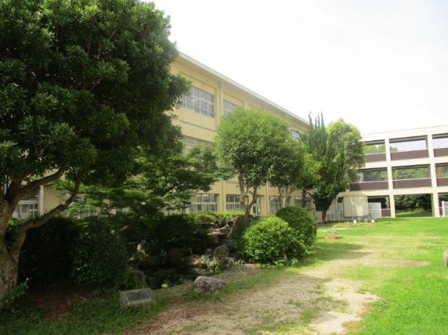 学校の全景
