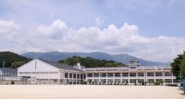 学校の全景