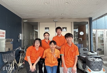5人の介護職員さんの写真