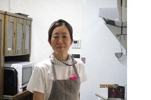 女性の介護職員さん