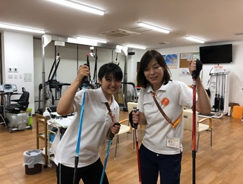 2人の女性職員さんの写真