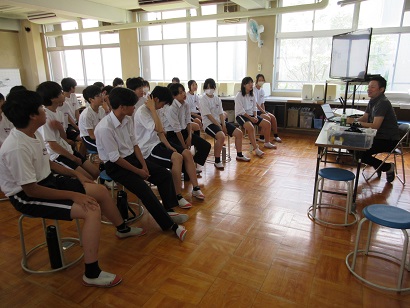 振り返りを行う講師