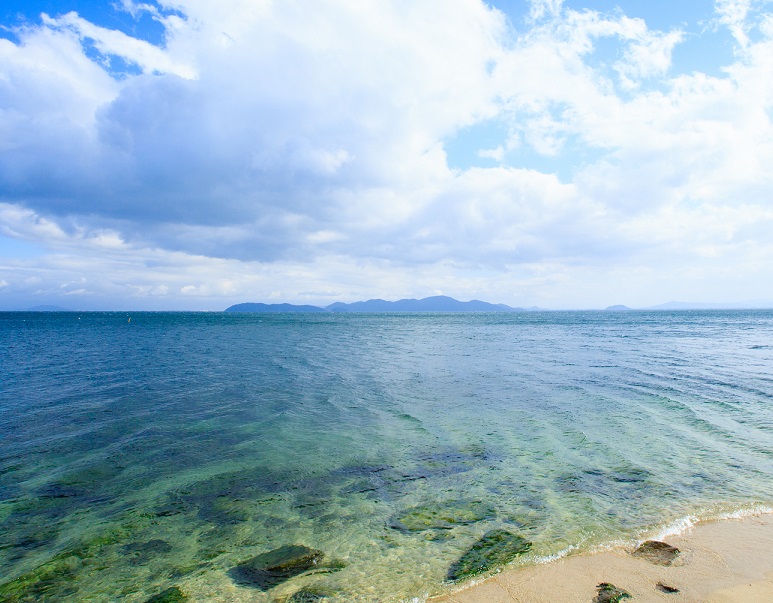 青空とびわ湖湖岸の写真