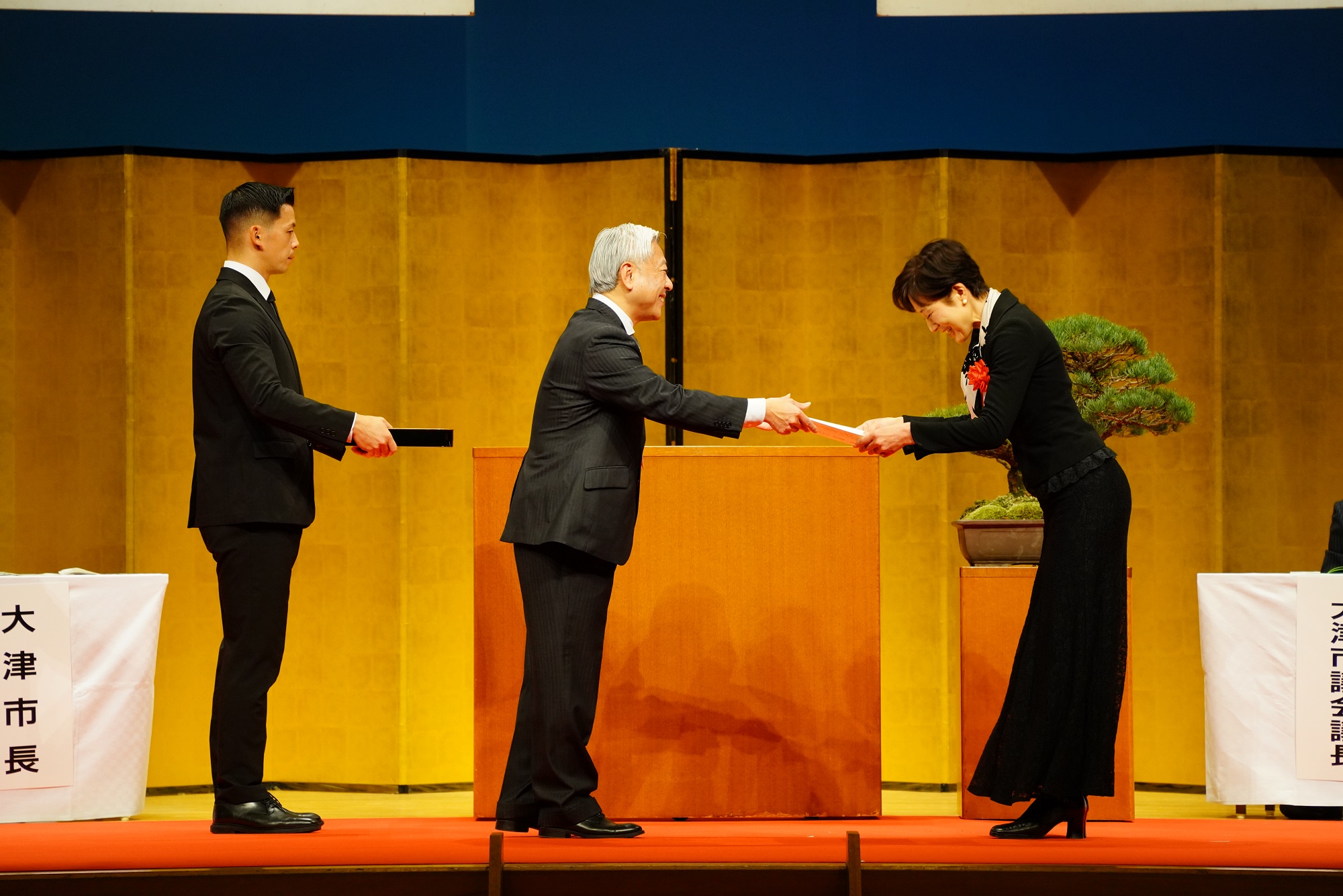 表彰状授与の様子