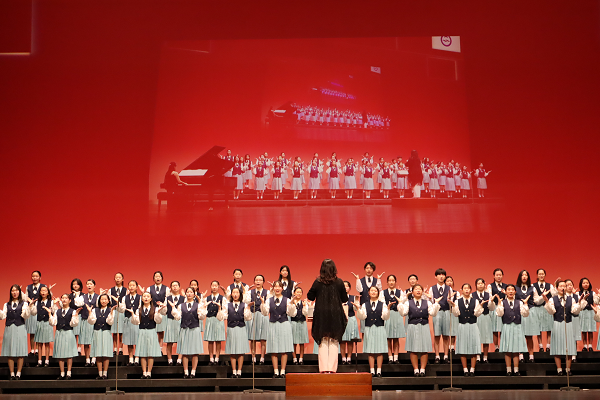大津児童合唱団による「二十歳の先輩に贈る歌」