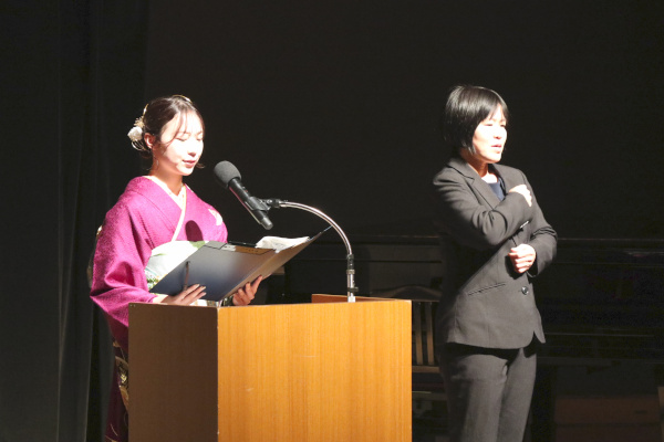 企画運営会議委員による司会の様子