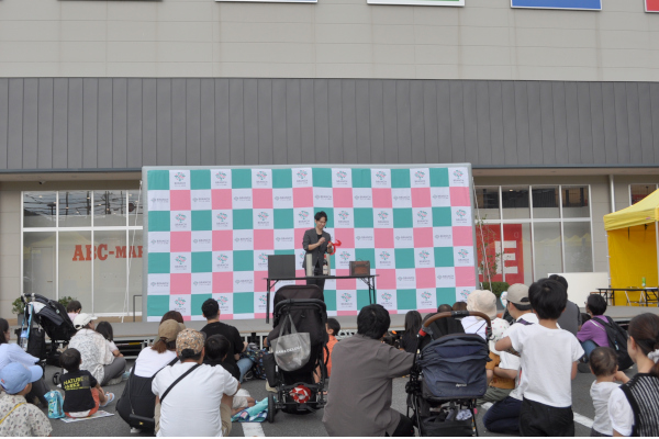 ステージパフォーマンスの様子