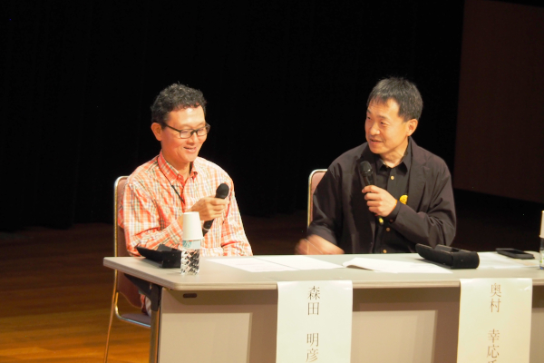 座談会で認知症当事者の方が想いを話される様子