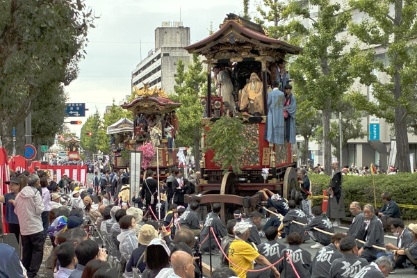 「殺生石山」のからくりを披露する様子