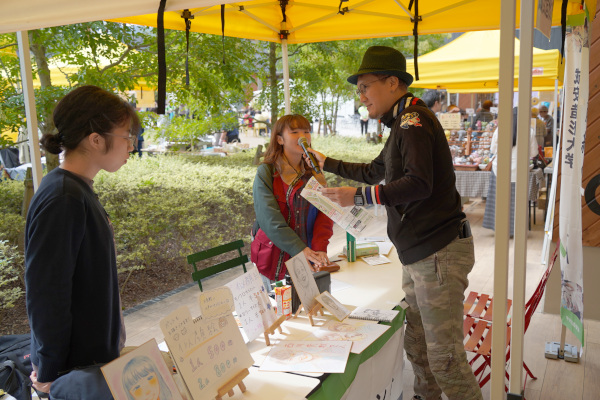 サザキヒロシさんによる「出展ブースリポート」の様子