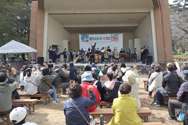 ステージ発表　中学生の吹奏楽の様子