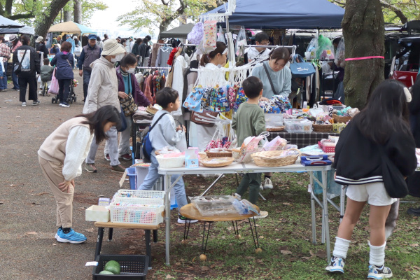 会場のフリーマーケットの様子
