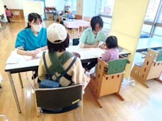 相談する人の様子