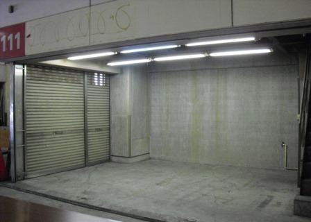 店舗スペース（右側からの写真）