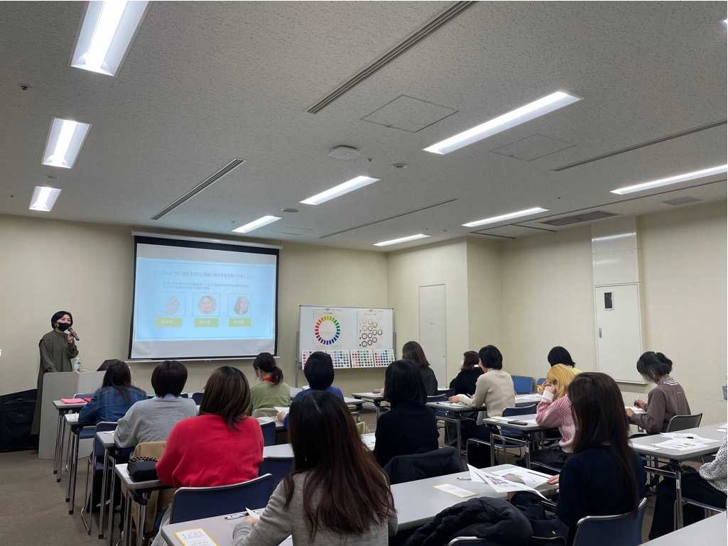 パーソナルカラーセミナー　講義の様子