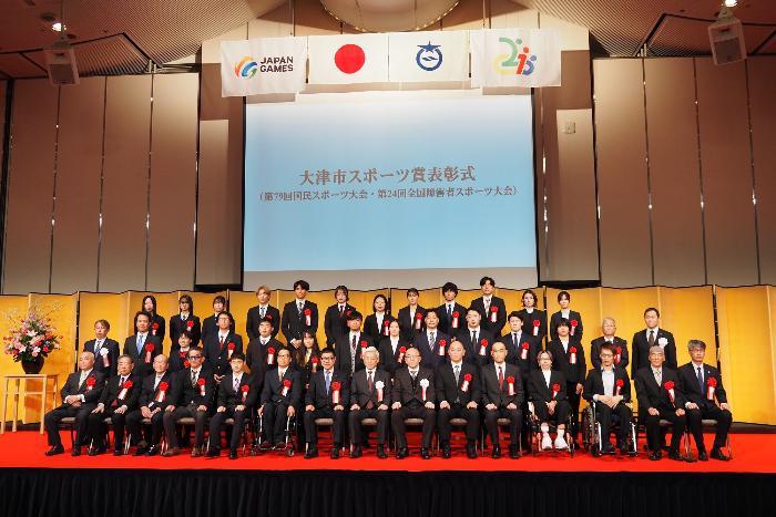 受賞者集合写真の様子