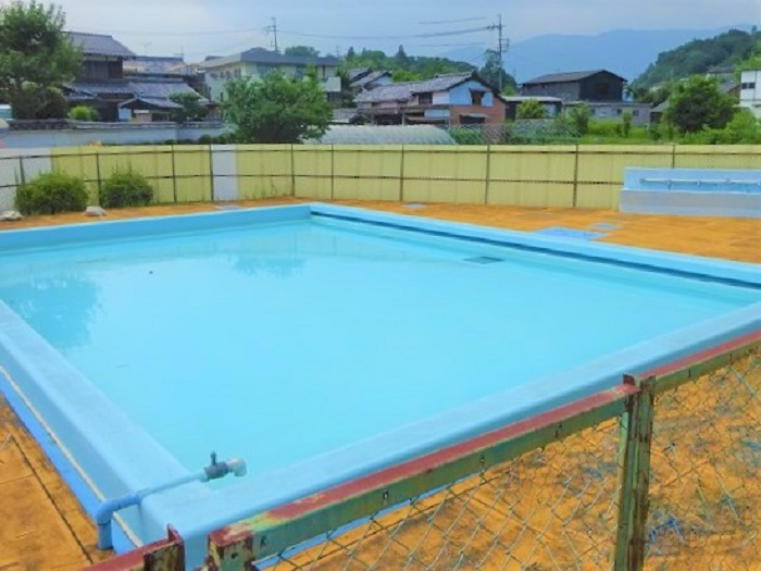幼稚園に備え付けのプール