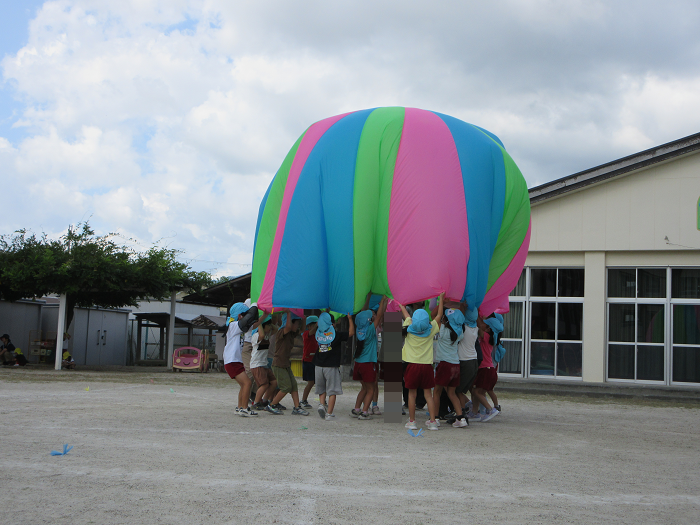 5歳児がバルーンをしているところ