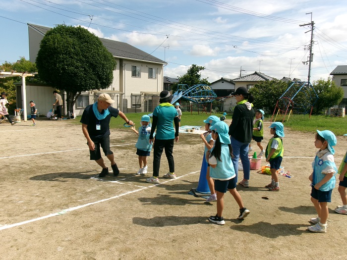 5歳児保護者とリレーをしているところ