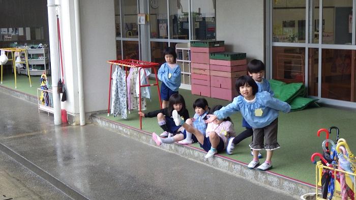 4歳児雨の日