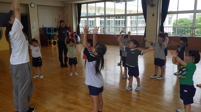 5歳児ダンスレッスンしている様子