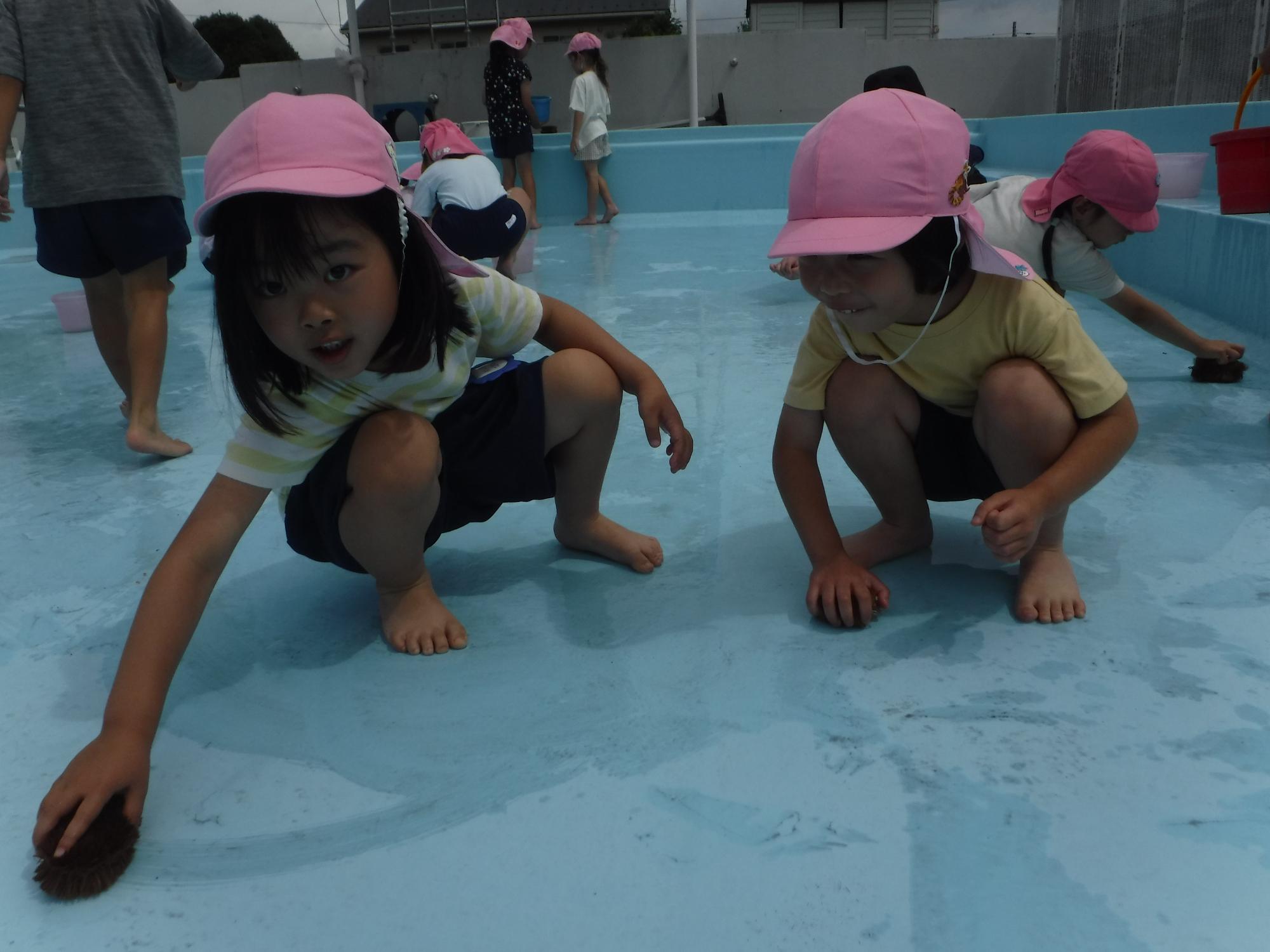 ゴシゴシ掃除をしているところ