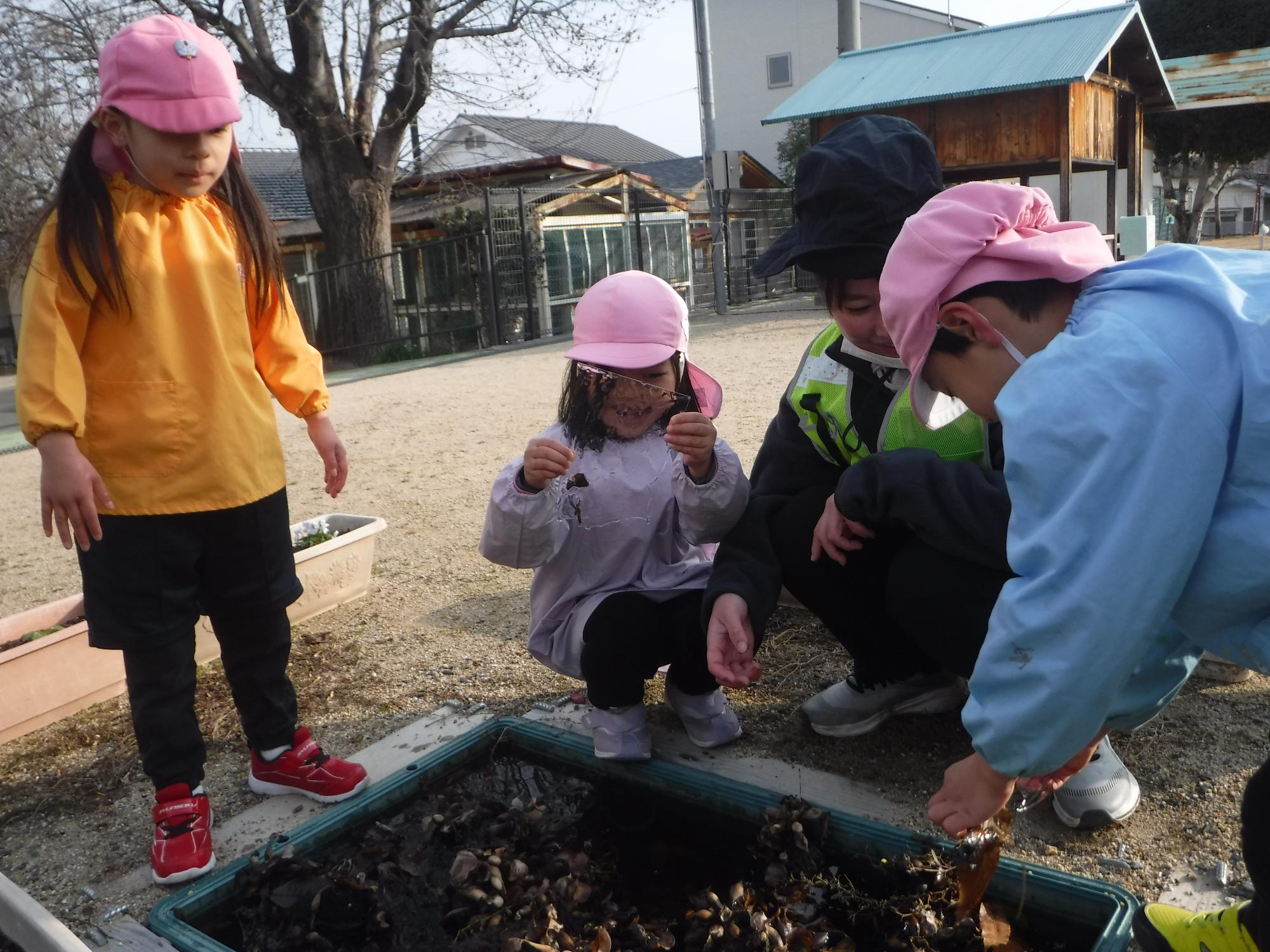 氷遊びをしているところ