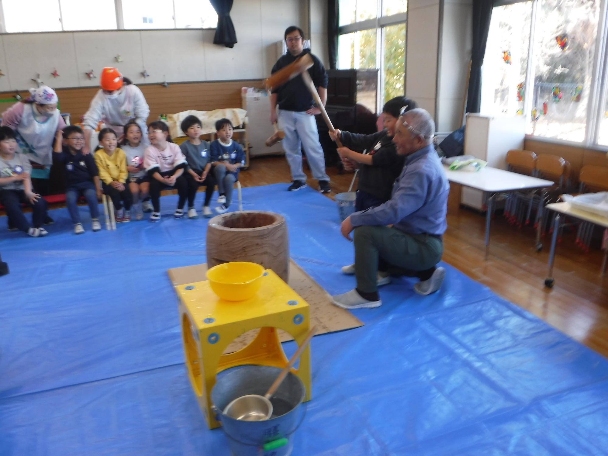 餅をついているところ