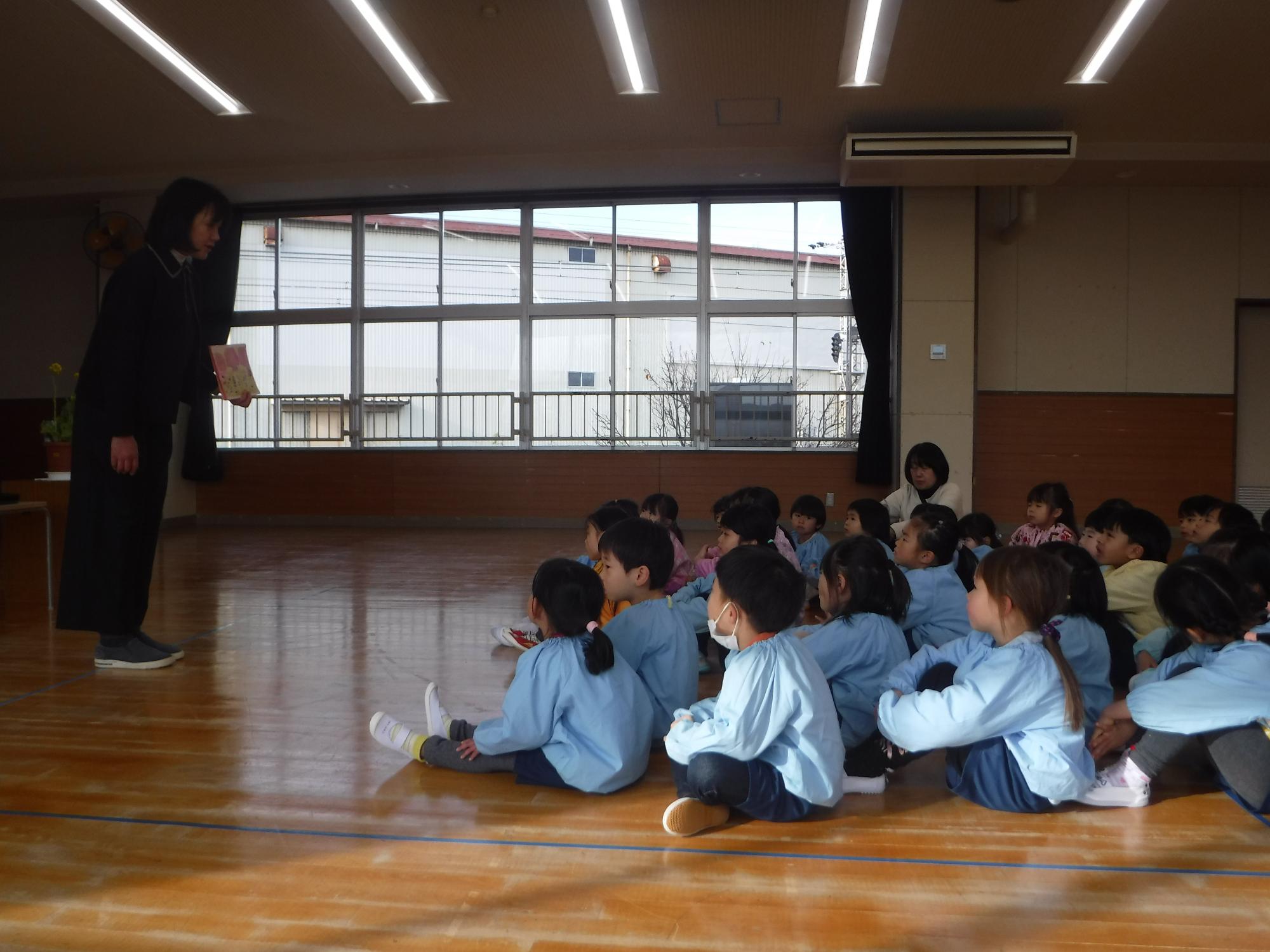 始業式をしているところ