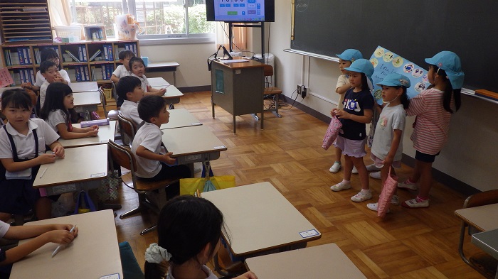 小学校へお手紙届ける