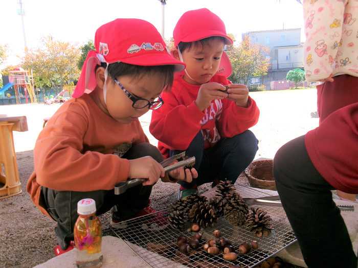 3歳児のバーベキューごっこ