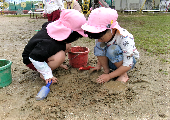 4歳児泥遊び
