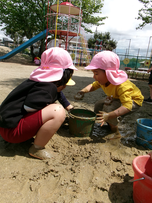 4歳児泥遊び